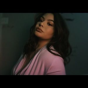 Meet your Posher, Zana